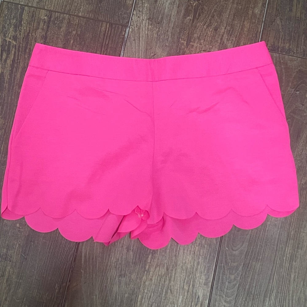 Express Size 6 Barbie Pink Scalloped Shorts with pockets